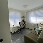 Aparthotel a 50m da Beira Mar 2 quartos sendo escritório sofá-cama, ideal para empresários e home office